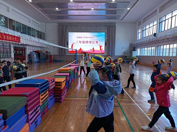 三年(nián)級排球月比賽.jpg