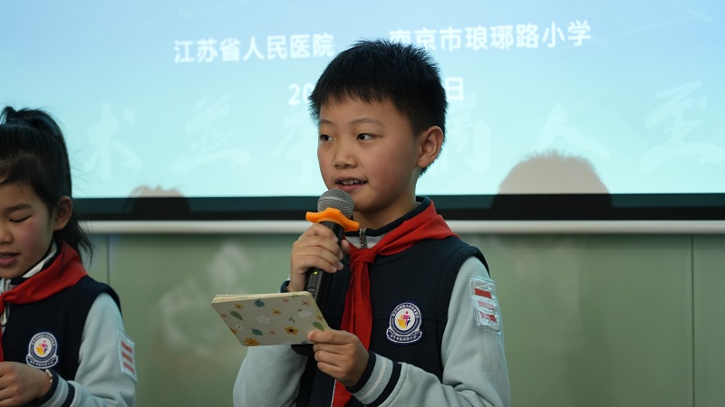 學生主持 (1).JPG