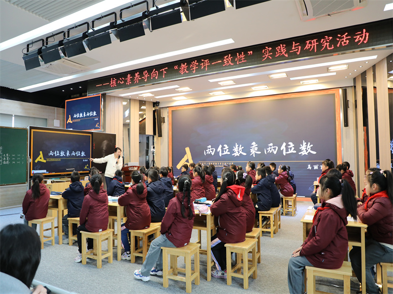 1.1  馬麗麗老師執教1.jpg