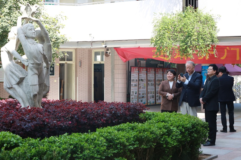 小主人雕像 (2).JPG