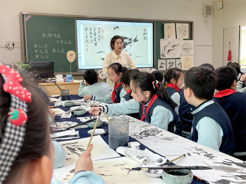 12.  美術(shù) 徐凡老師上課.jpg