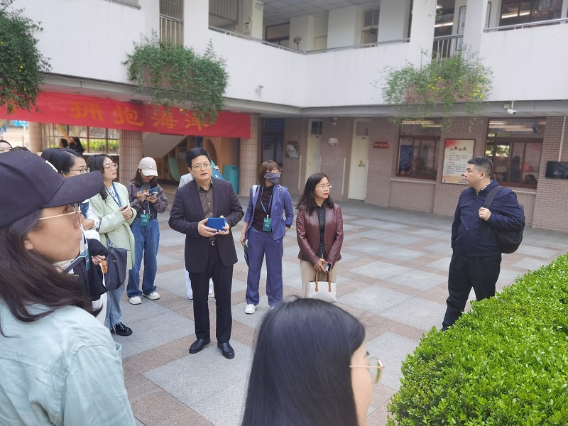 1. 胡校長 接待.jpg 1. 胡校長 接待.jpg