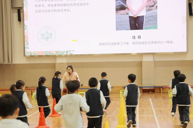 陸丹上課2.jpg 陸丹上課2.jpg