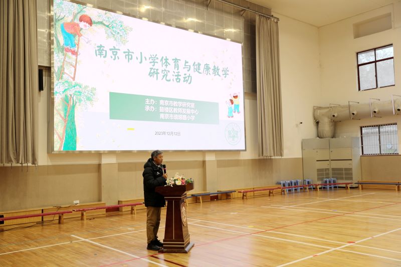 陸偉評課.jpg 陸偉評課.jpg