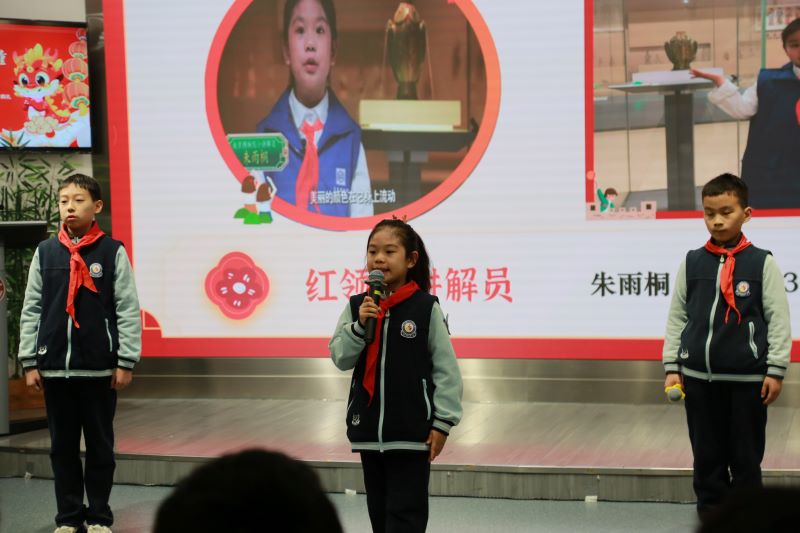 紅(hóng)領巾講解員(yuán)1.JPG